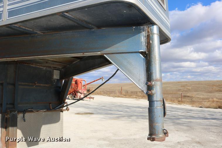 image for item DC3596 1990 Travalong livestock trailer