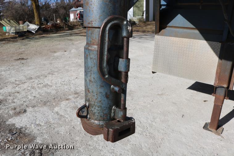 image for item DC3596 1990 Travalong livestock trailer