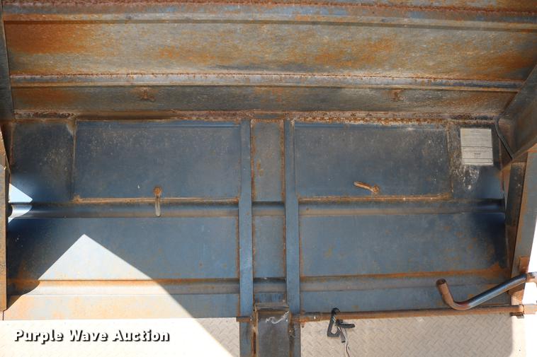 image for item DC3596 1990 Travalong livestock trailer