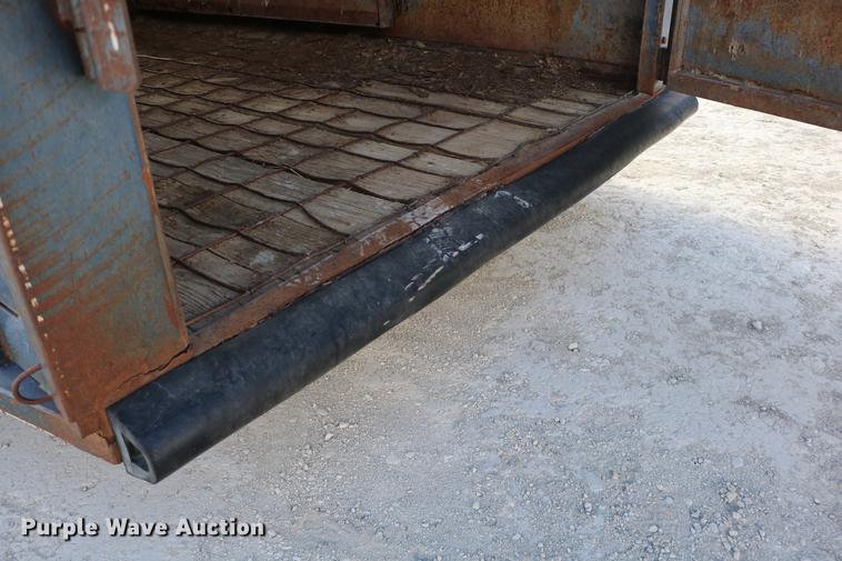 image for item DC3596 1990 Travalong livestock trailer