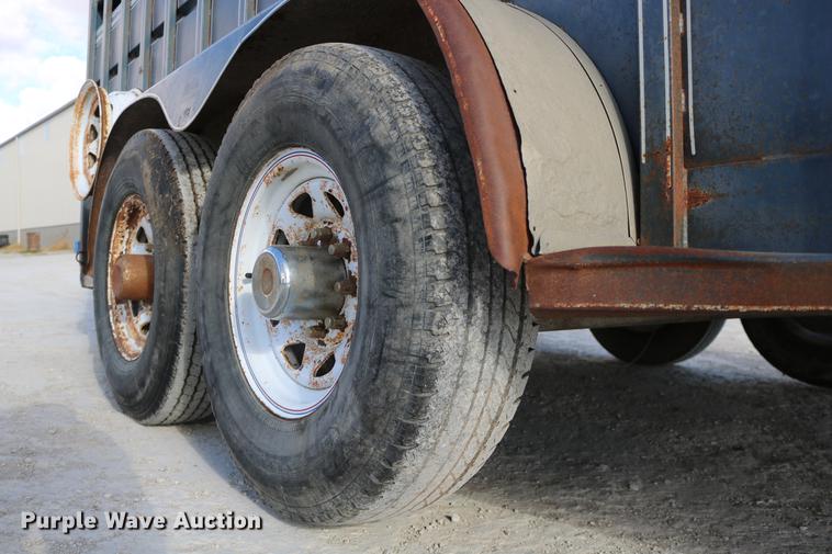 image for item DC3596 1990 Travalong livestock trailer