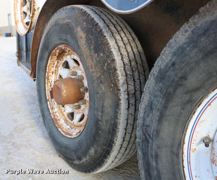 image for item DC3596 1990 Travalong livestock trailer