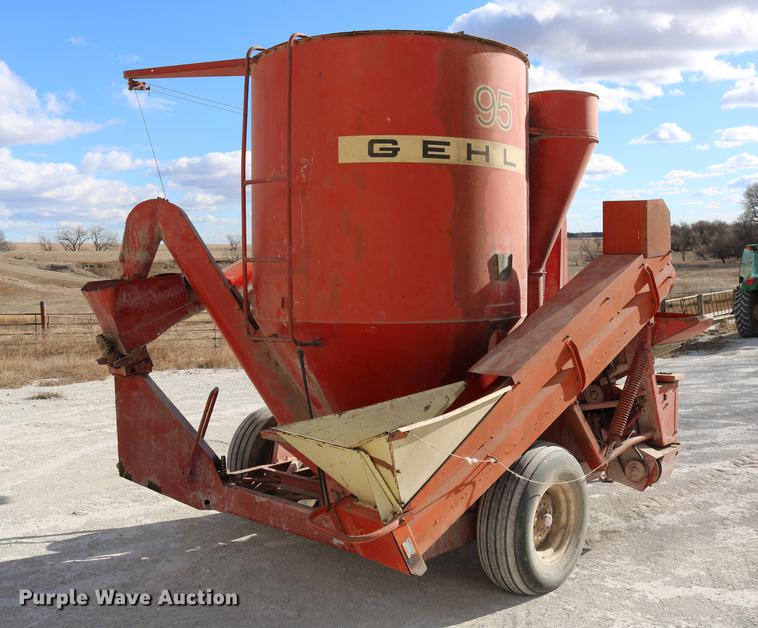 image for item DC3597 Gehl 95MX grinder mixer