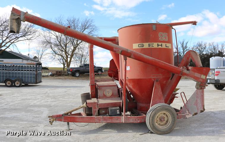 image for item DC3597 Gehl 95MX grinder mixer