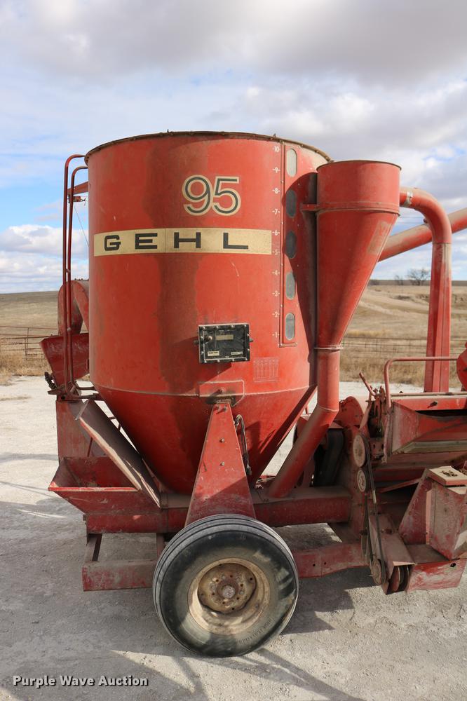 image for item DC3597 Gehl 95MX grinder mixer