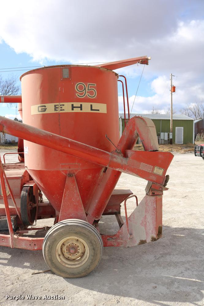 image for item DC3597 Gehl 95MX grinder mixer