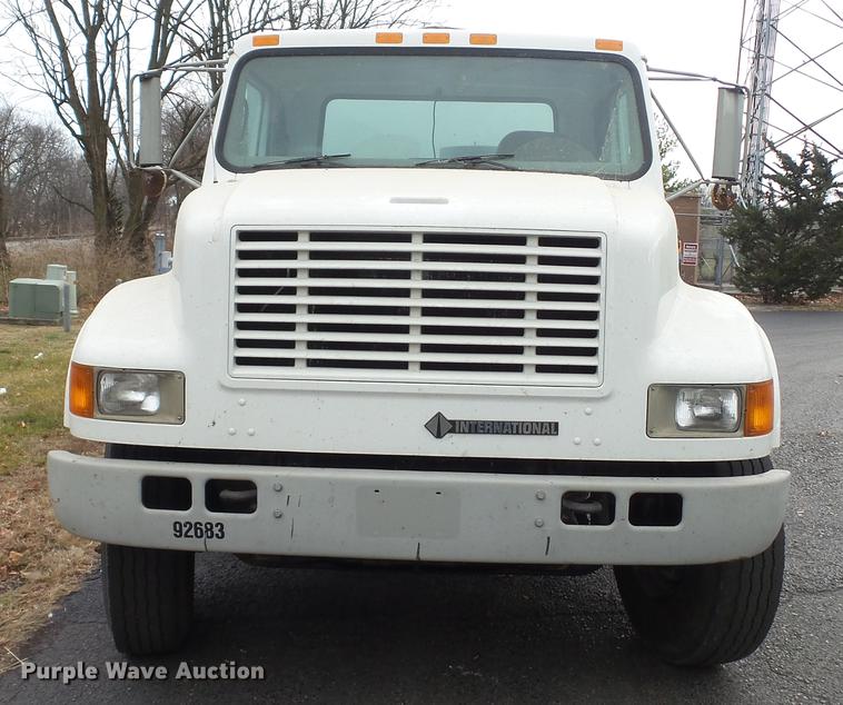 image for item DC5722 2000 International 4700 feed truck