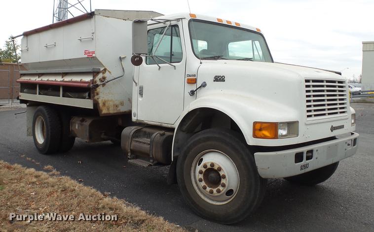 image for item DC5722 2000 International 4700 feed truck