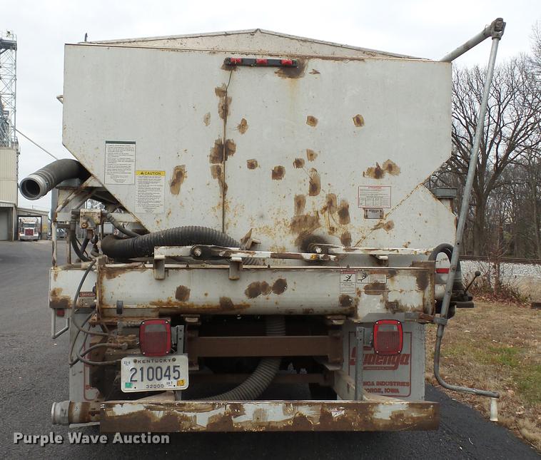 image for item DC5722 2000 International 4700 feed truck