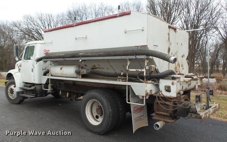 image for item DC5722 2000 International 4700 feed truck