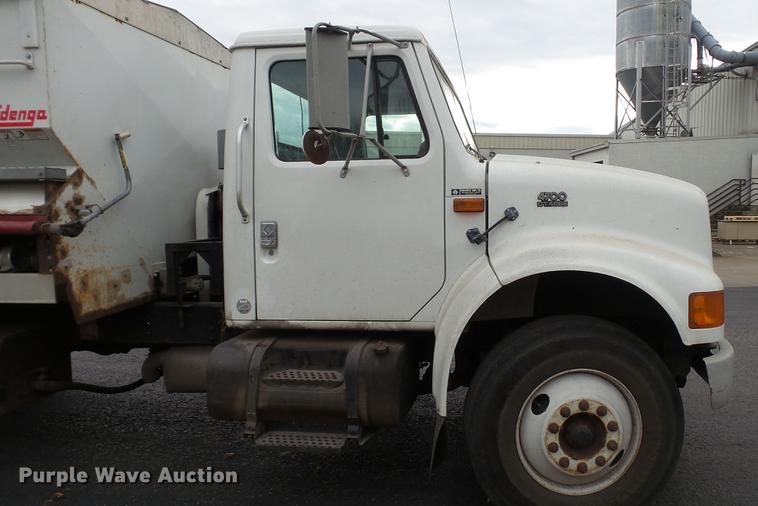 image for item DC5722 2000 International 4700 feed truck