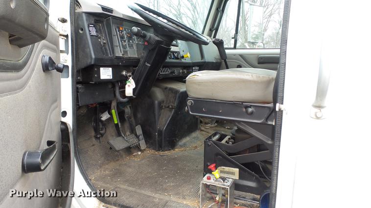 image for item DC5722 2000 International 4700 feed truck