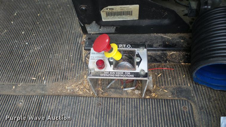 image for item DC5722 2000 International 4700 feed truck