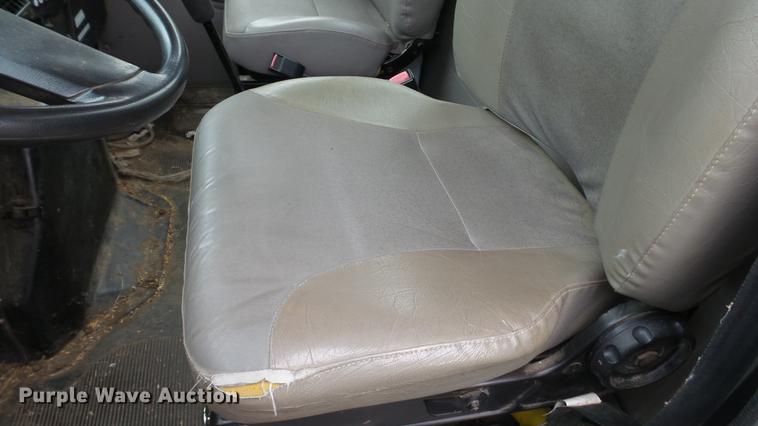 image for item DC5722 2000 International 4700 feed truck