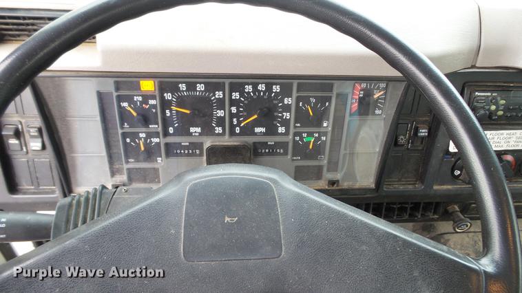 image for item DC5722 2000 International 4700 feed truck