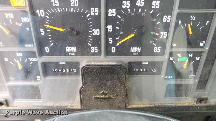 image for item DC5722 2000 International 4700 feed truck