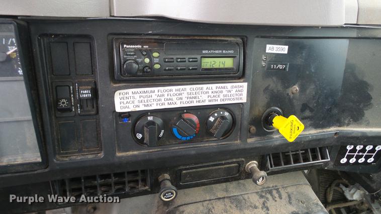 image for item DC5722 2000 International 4700 feed truck