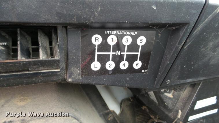 image for item DC5722 2000 International 4700 feed truck
