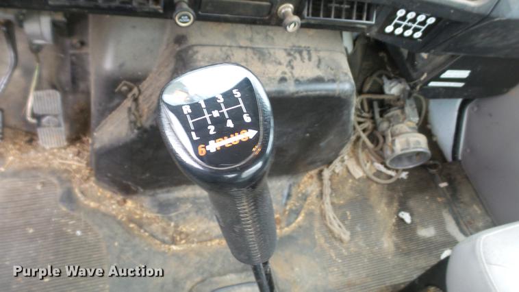 image for item DC5722 2000 International 4700 feed truck