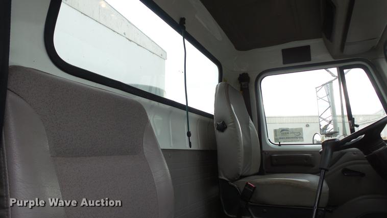 image for item DC5722 2000 International 4700 feed truck