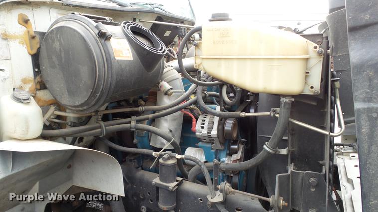 image for item DC5722 2000 International 4700 feed truck