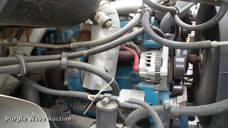 image for item DC5722 2000 International 4700 feed truck