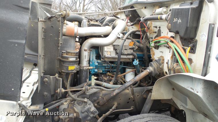 image for item DC5722 2000 International 4700 feed truck