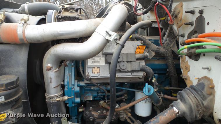 image for item DC5722 2000 International 4700 feed truck