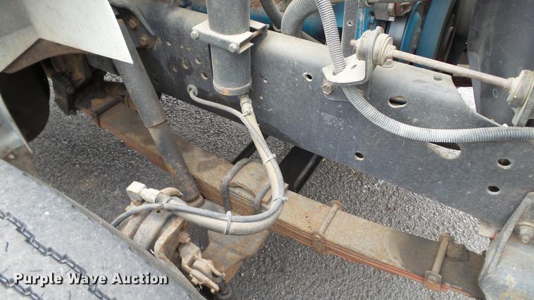 image for item DC5722 2000 International 4700 feed truck