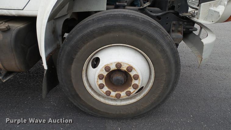 image for item DC5722 2000 International 4700 feed truck