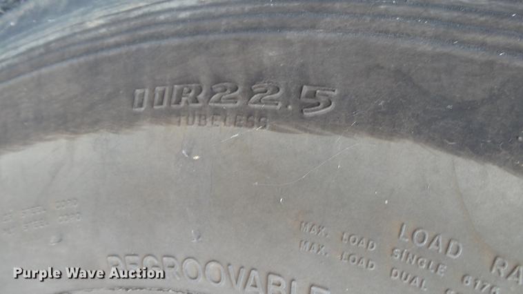 image for item DC5722 2000 International 4700 feed truck