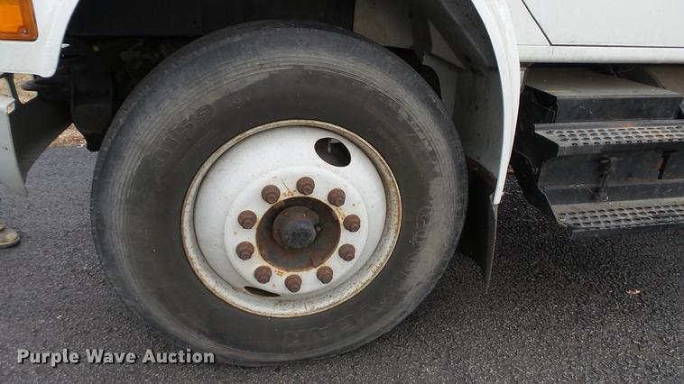 image for item DC5722 2000 International 4700 feed truck