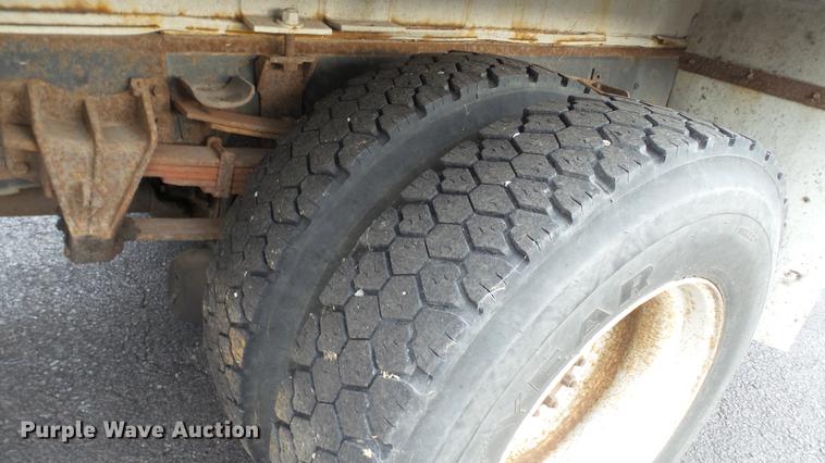 image for item DC5722 2000 International 4700 feed truck