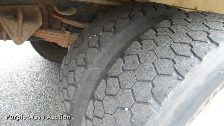 image for item DC5722 2000 International 4700 feed truck