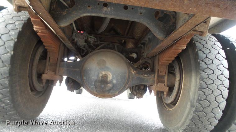 image for item DC5722 2000 International 4700 feed truck