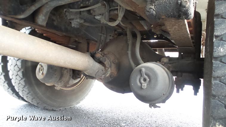 image for item DC5722 2000 International 4700 feed truck