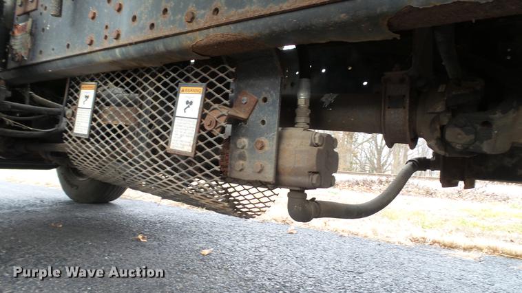 image for item DC5722 2000 International 4700 feed truck