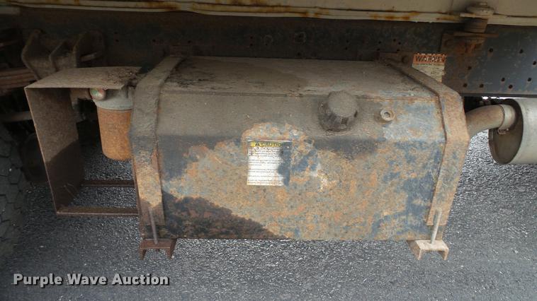 image for item DC5722 2000 International 4700 feed truck