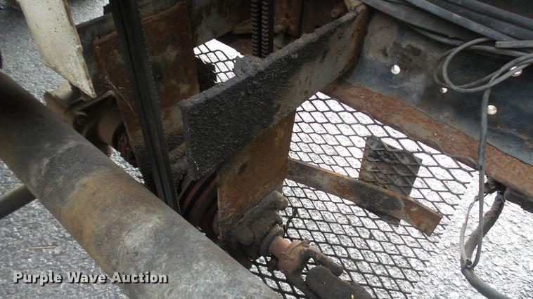 image for item DC5722 2000 International 4700 feed truck