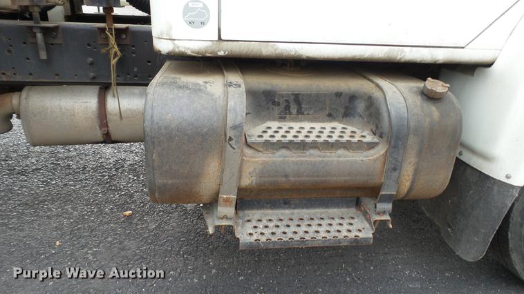 image for item DC5722 2000 International 4700 feed truck