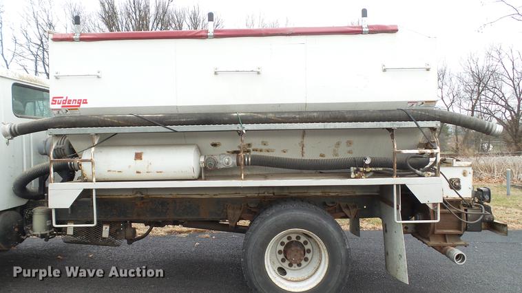 image for item DC5722 2000 International 4700 feed truck