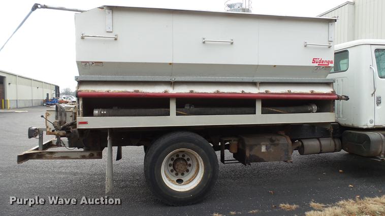 image for item DC5722 2000 International 4700 feed truck