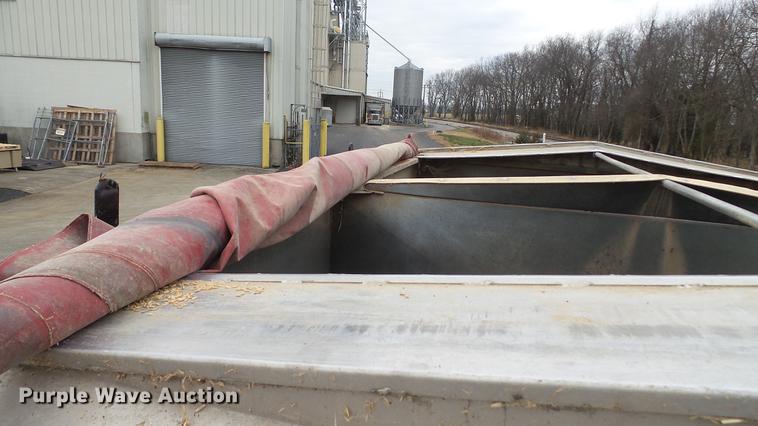 image for item DC5722 2000 International 4700 feed truck