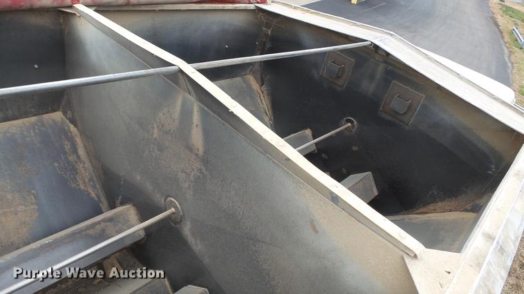 image for item DC5722 2000 International 4700 feed truck