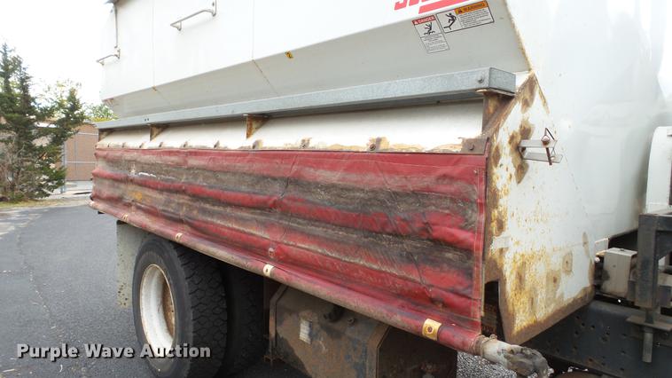 image for item DC5722 2000 International 4700 feed truck