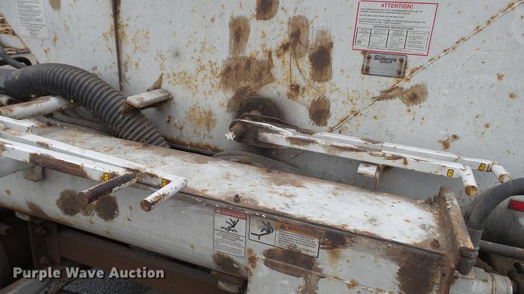 image for item DC5722 2000 International 4700 feed truck