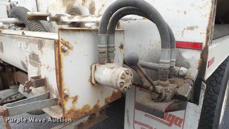 image for item DC5722 2000 International 4700 feed truck