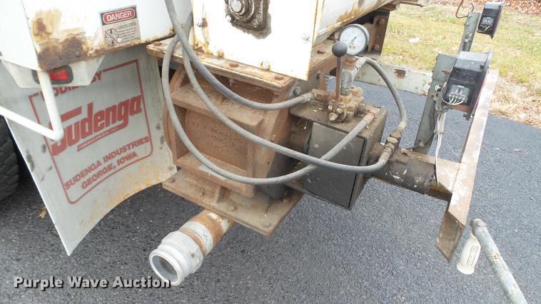 image for item DC5722 2000 International 4700 feed truck