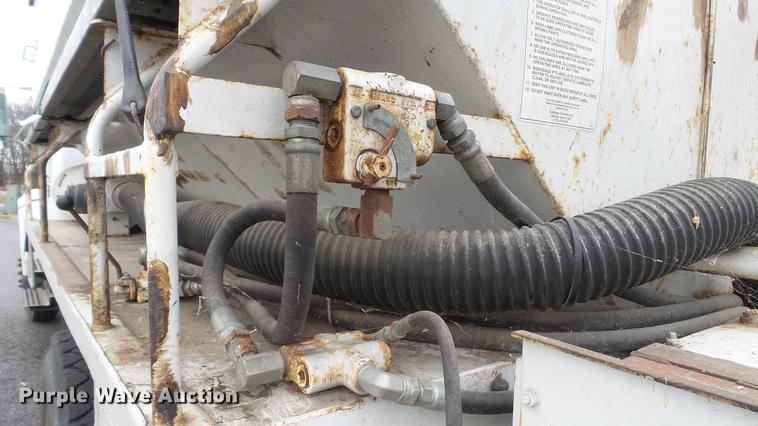 image for item DC5722 2000 International 4700 feed truck