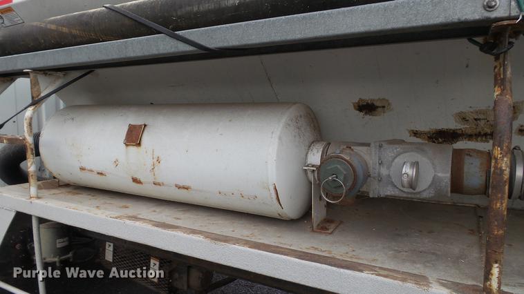 image for item DC5722 2000 International 4700 feed truck